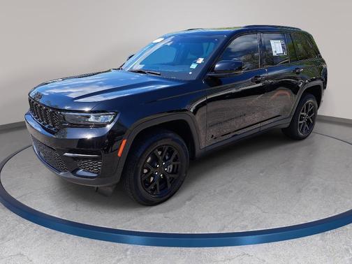 Diamond Black 2024 Jeep Grand Cherokee Laredo