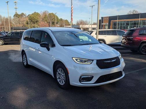 2026 Chrysler Pacifica Select