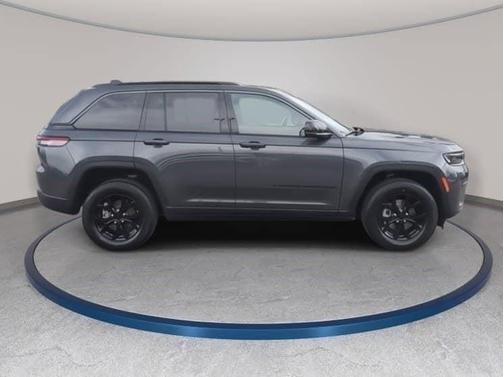 Baltic Gray 2026 Jeep Grand Cherokee Laredo