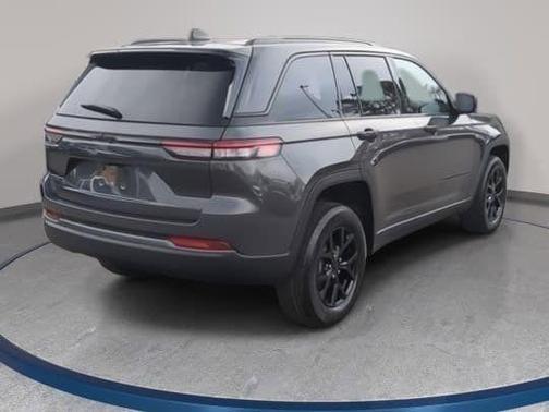 2026 Jeep Grand Cherokee Laredo