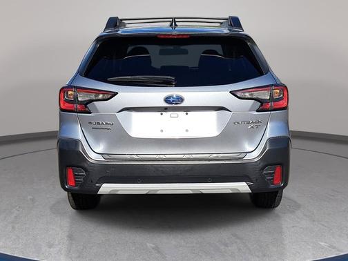 Ice Silver Metallic 2022 Subaru Outback Limited XT
