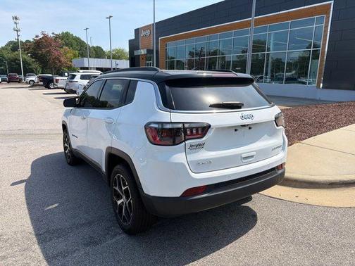Bright White Clearcoat 2024 Jeep Compass Limited