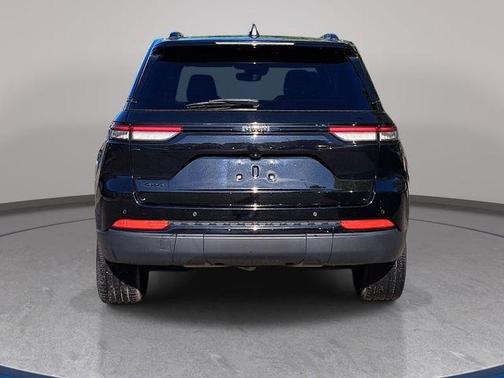 Diamond Black 2022 Jeep Grand Cherokee Altitude