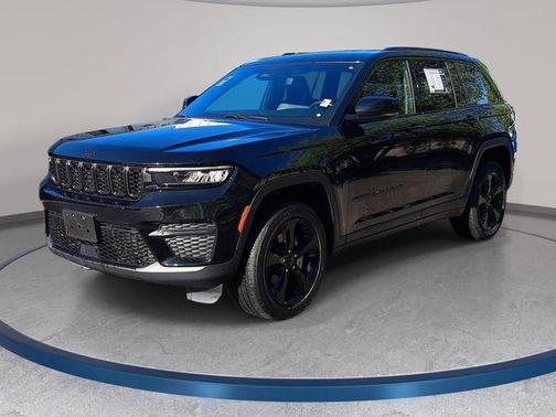 Diamond Black 2022 Jeep Grand Cherokee Altitude