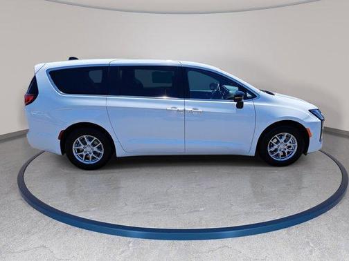Bright White 2027 Chrysler Pacifica SELECT