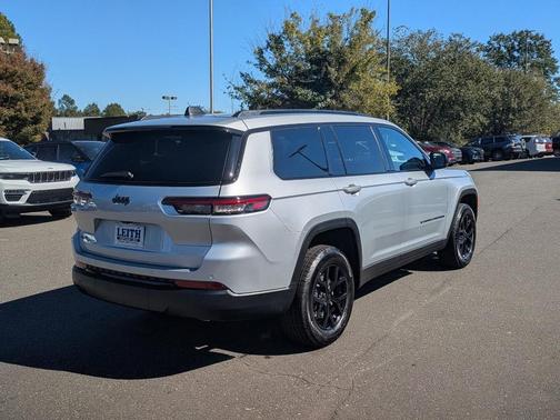 2025 Jeep Grand Cherokee L Laredo