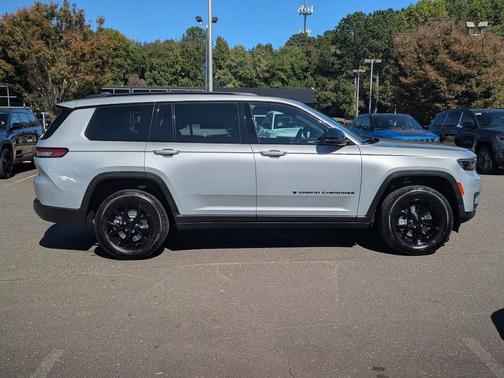 2025 Jeep Grand Cherokee L Laredo