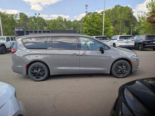 2025 Chrysler Pacifica Hybrid Select