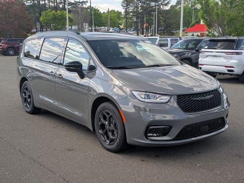 2025 Chrysler Pacifica Hybrid Select