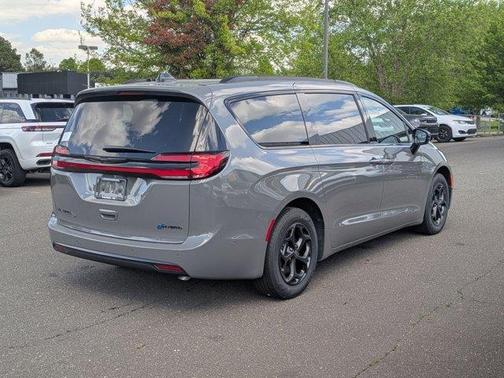 2025 Chrysler Pacifica Hybrid Select