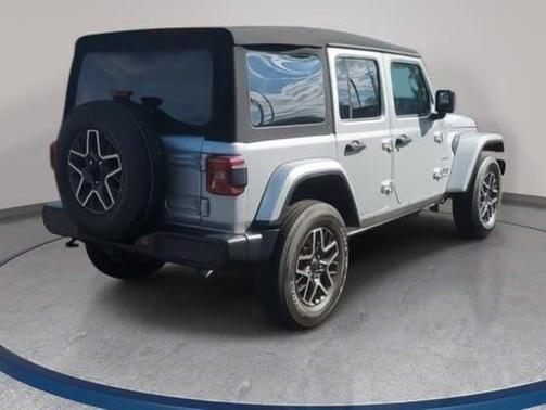 Silver Zynith Clearcoat 2024 Jeep Wrangler Sahara
