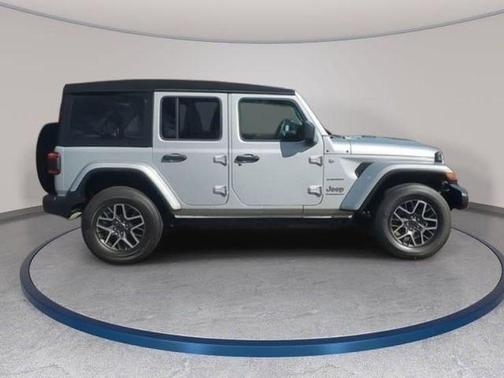 Silver Zynith Clearcoat 2024 Jeep Wrangler Sahara