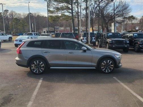 2021 Volvo V60 Cross Country T5