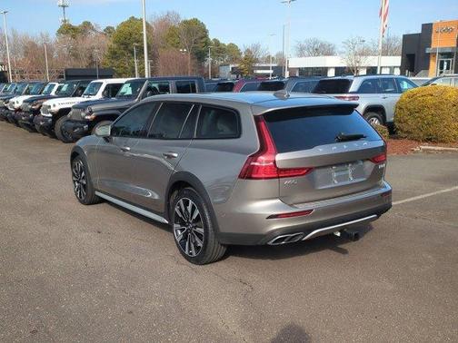2021 Volvo V60 Cross Country T5