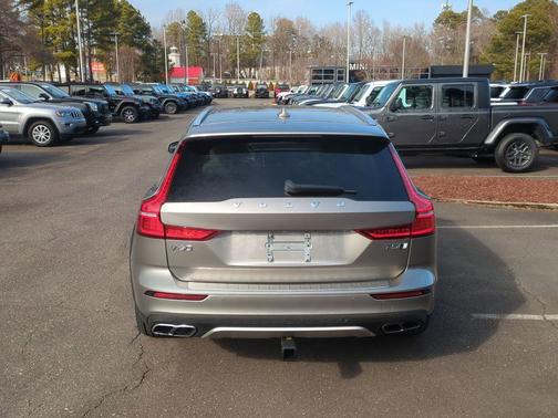 2021 Volvo V60 Cross Country T5