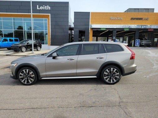 2021 Volvo V60 Cross Country T5