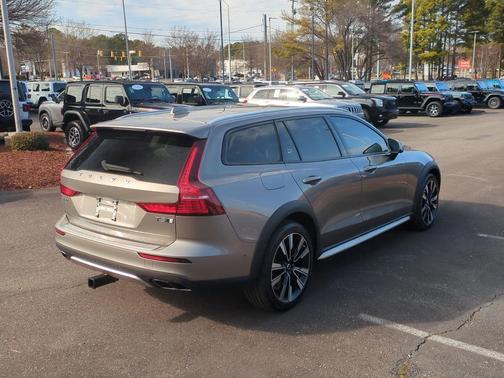 2021 Volvo V60 Cross Country T5