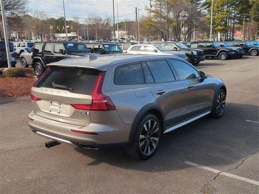 2021 Volvo V60 Cross Country T5