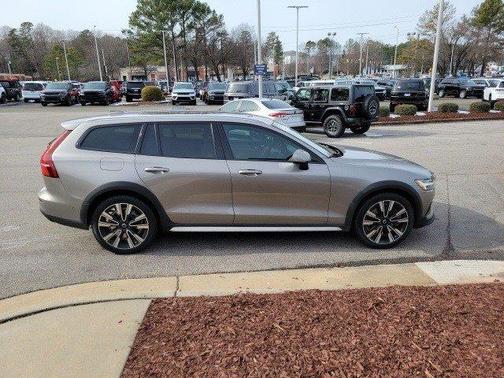 2021 Volvo V60 Cross Country T5