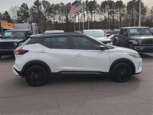 2023 Nissan Kicks SR