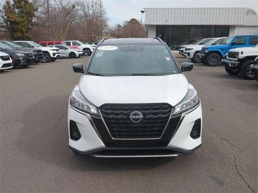 2023 Nissan Kicks SR