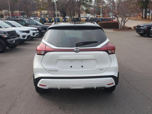 2023 Nissan Kicks SR