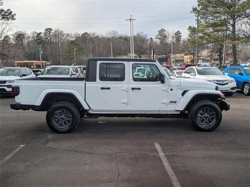 2026 Jeep Gladiator Sport