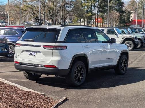 2025 Jeep Grand Cherokee Laredo