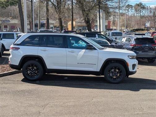 2025 Jeep Grand Cherokee Laredo