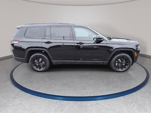 Diamond Black 2026 Jeep Grand Cherokee L Laredo
