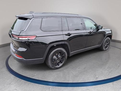Diamond Black 2026 Jeep Grand Cherokee L Laredo