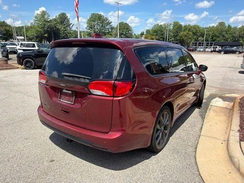 Velvet Red Pearlcoat 2020 Chrysler Pacifica Touring