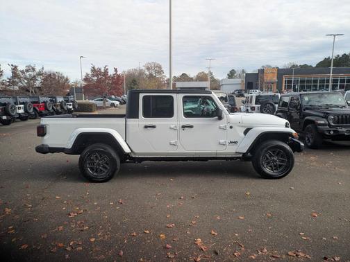 2026 Jeep Gladiator Sport