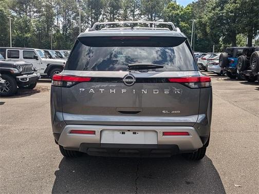 2022 Nissan Pathfinder SL