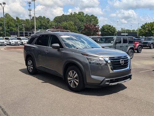 2022 Nissan Pathfinder SL