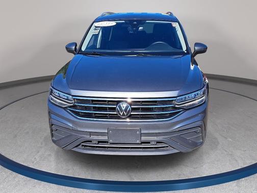 Platinum Gray Metallic 2024 Volkswagen Tiguan 2.0T SE