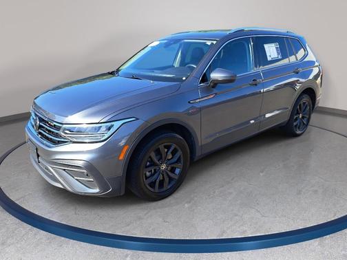 Platinum Gray Metallic 2024 Volkswagen Tiguan 2.0T SE