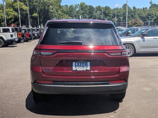 2024 Jeep Grand Cherokee Laredo