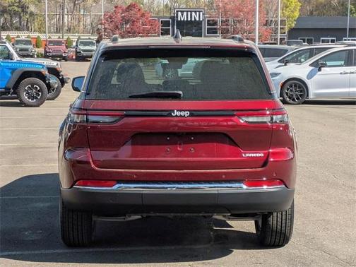 2025 Jeep Grand Cherokee Laredo