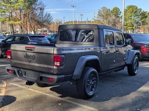 2026 Jeep Gladiator Sport