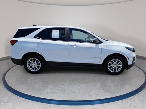 Summit White 2022 Chevrolet Equinox LS