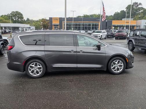 2018 Chrysler Pacifica Touring-L Plus