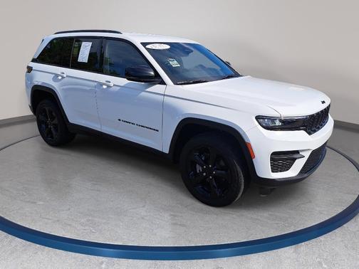 Bright White Clearcoat 2023 Jeep Grand Cherokee Altitude
