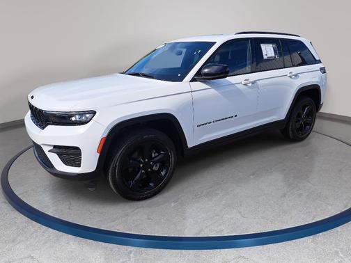 Bright White Clearcoat 2023 Jeep Grand Cherokee Altitude