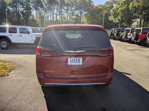 2026 Chrysler Pacifica Select