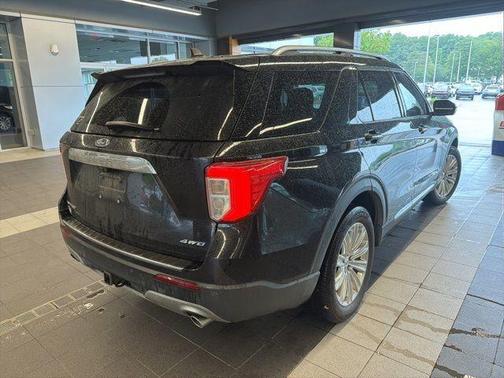 Black Metallic 2022 Ford Explorer Limited
