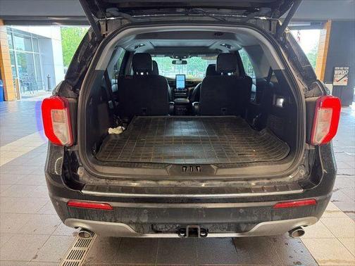 Black Metallic 2022 Ford Explorer Limited