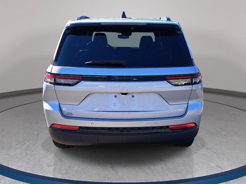 Silver Zynith 2024 Jeep Grand Cherokee Laredo
