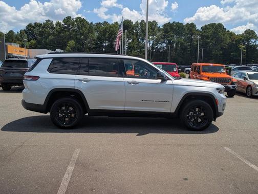 2025 Jeep Grand Cherokee L Laredo