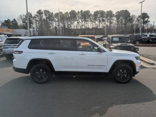 2025 Jeep Grand Cherokee L Laredo